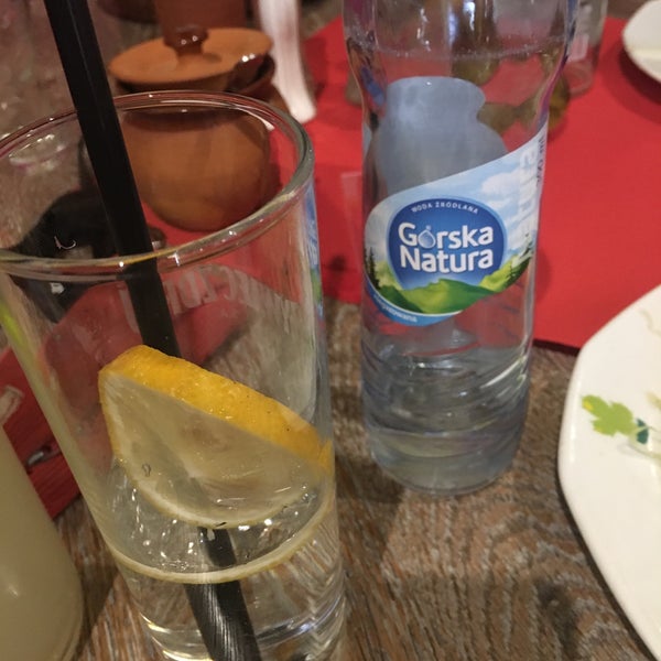 Asked for bowl of cold water for my corgi girl. Waitress asked if dog would drink sparkling water, seriously? Then we recieved bottle of water with narrow glass with lemon for dog ..