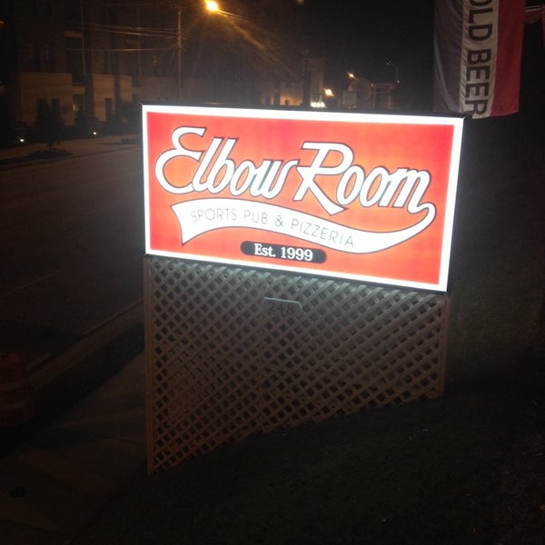 รูปภาพถ่ายที่ Elbow Room Bar โดย Shaun M. เมื่อ 9/27/2013
