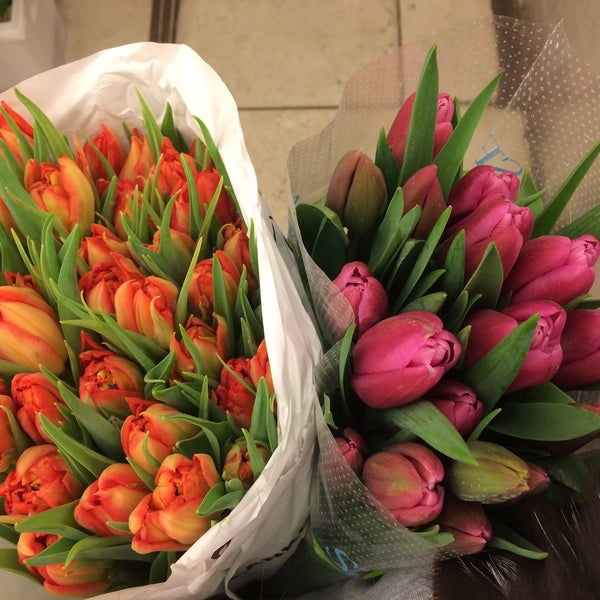 Мосцветторг тюльпаны. Мосцветторг Москва флористы. Мосцветторг ваза в виде тюльпана. Купить тюльпаны Мосцветторг.