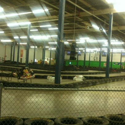 Foto tomada en The Pit Indoor Kart Racing  por Sean Y. el 9/19/2012