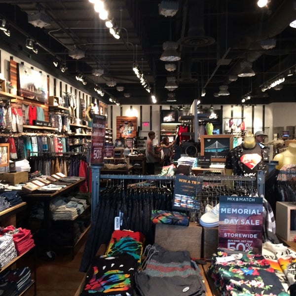 PacSun - Clothing Store in Grand Rapids