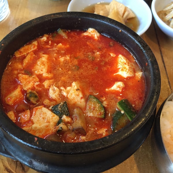 รูปภาพถ่ายที่ Chili &amp; Sesame Korean Kitchen โดย Gary F. เมื่อ 5/23/2016