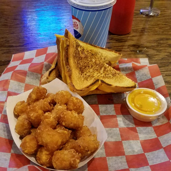 Photo taken at Cheesie&#39;s Pub and Grub by Kevin Tyler B. on 7/15/2018
