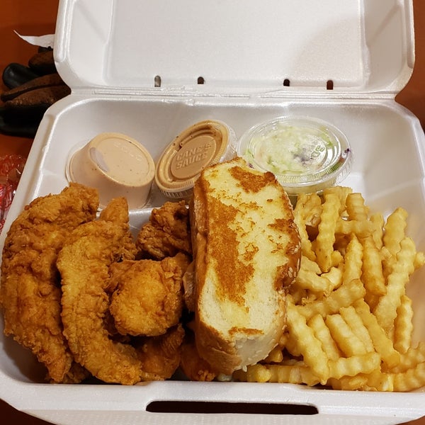 Photo taken at Raising Cane&#39;s Chicken Fingers by Kevin Tyler B. on 10/23/2019