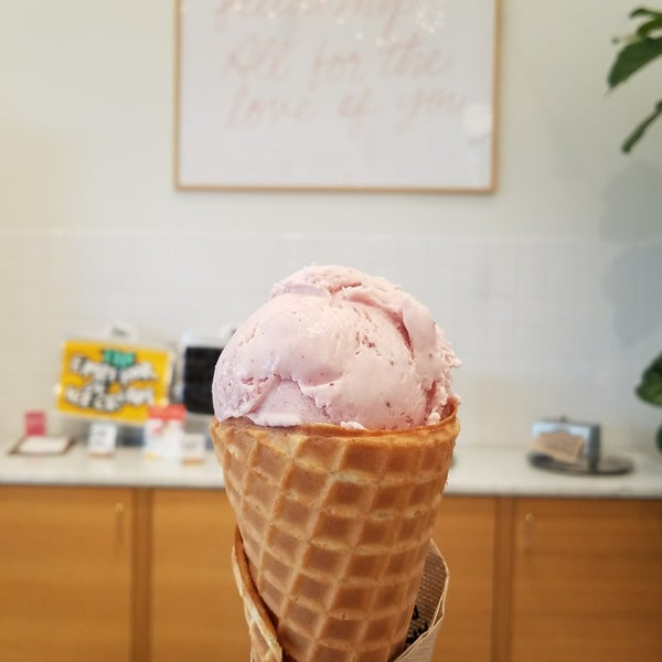 Das Foto wurde bei Jeni&#39;s Splendid Ice Creams von Kevin Tyler B. am 5/27/2018 aufgenommen