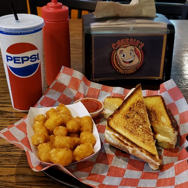 Photo taken at Cheesie&#39;s Pub and Grub by Kevin Tyler B. on 9/5/2018