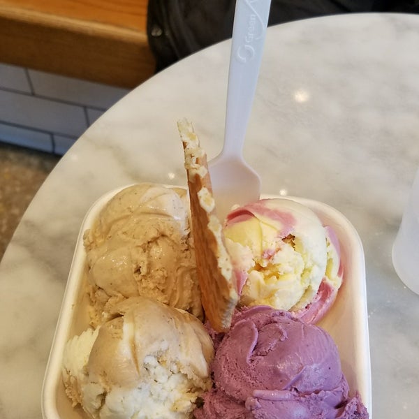 Das Foto wurde bei Jeni&#39;s Splendid Ice Creams von Kevin Tyler B. am 2/3/2018 aufgenommen