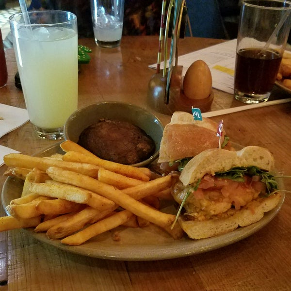 Photo taken at Nando&#39;s by Kevin Tyler B. on 1/28/2017