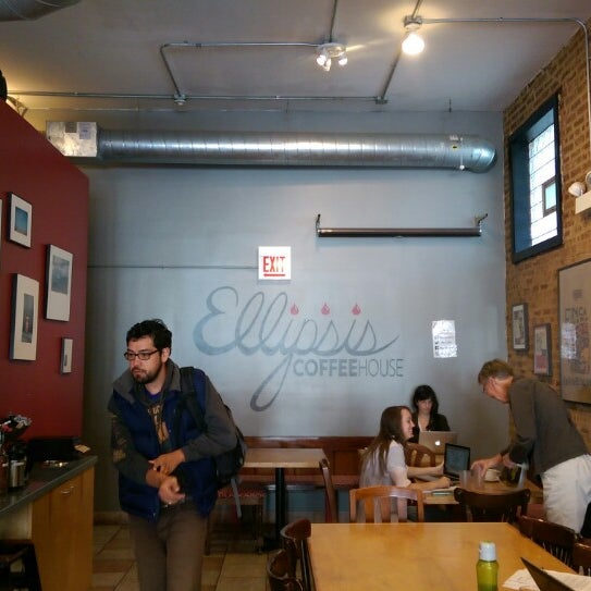 10/1/2014 tarihinde Kevin Tyler B.ziyaretçi tarafından Ellipsis Coffeehouse'de çekilen fotoğraf