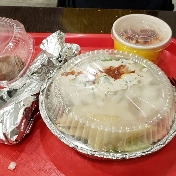Photo taken at The Halal Guys by Kevin Tyler B. on 12/16/2018