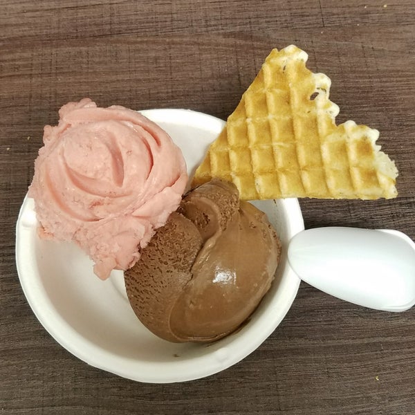 7/23/2018 tarihinde Kevin Tyler B.ziyaretçi tarafından Jeni&#39;s Splendid Ice Creams'de çekilen fotoğraf