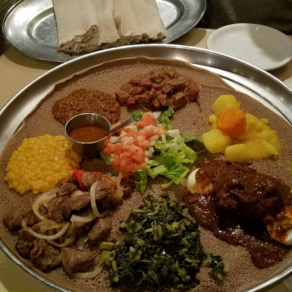 Снимок сделан в Ethiopian Diamond Restaurant &amp; Bar пользователем Kevin Tyler B. 8/19/2017