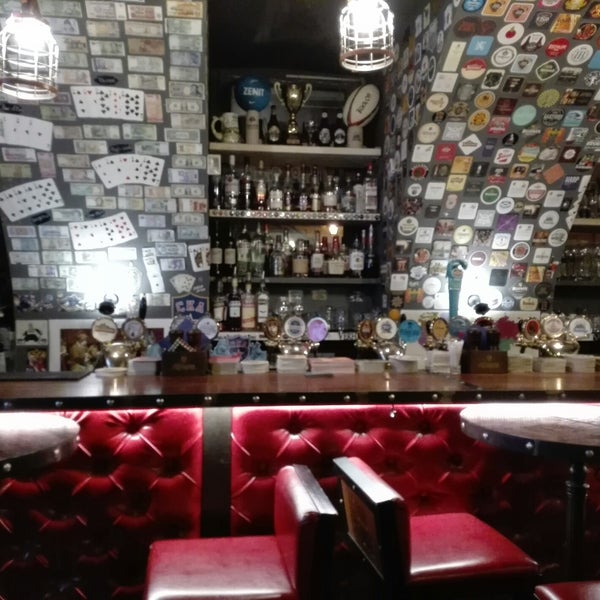 Foto diambil di Resto Bar FULL HOUSE oleh Ivleva E. pada 3/8/2018