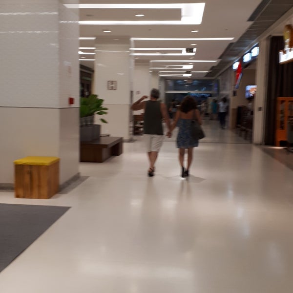 Foto tirada no(a) Shopping Barra por Raul A. em 1/9/2019