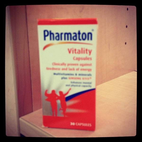 Foto tomada en New London Pharmacy  por abby M. el 10/26/2012
