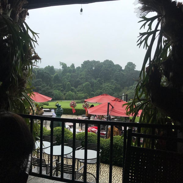 Featured image of post Grand Garden Cafe Kebun Raya Bogor / Cafe ini terletak di tengah2 kebun raya bogor dengan pemandangan mengarah ke tanah lapang dan pohon2 berwarna hijau, sangat menyejukkan.