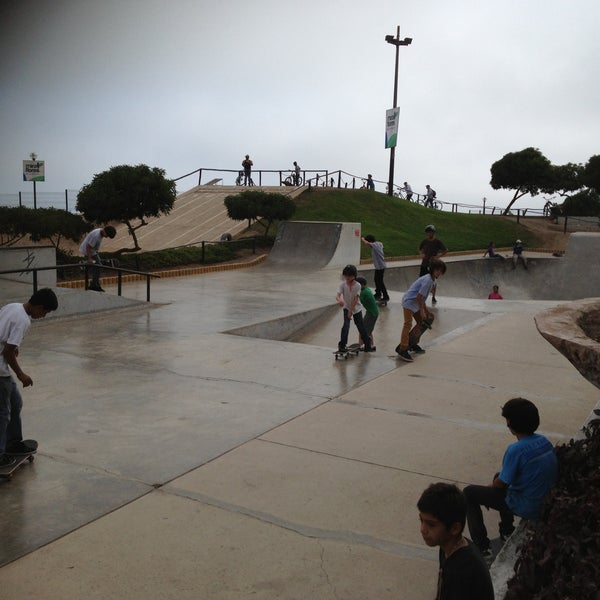 Снимок сделан в Skate Park de Miraflores пользователем Donny B. 4/28/2013