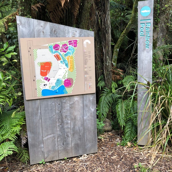 Photo taken at Rainbow Springs Kiwi Wildlife Park by 晨光 乐. on 2/25/2018