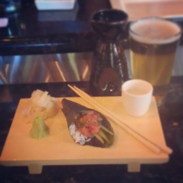 Foto tirada no(a) Sushi Rei por Matt Z. em 6/22/2013