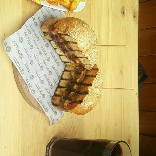 Photo taken at Köşk Kasap Burger &amp; Steak House by İlhan D. on 5/28/2016
