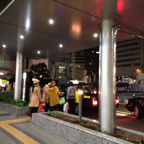 Fotos En Jr大阪駅 桜橋口 タクシー乗り場 Parada De Taxi