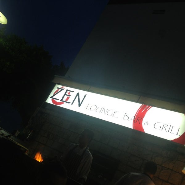 Foto tomada en Zen Lounge Bar and Grill  por Kirill S. . el 8/22/2013
