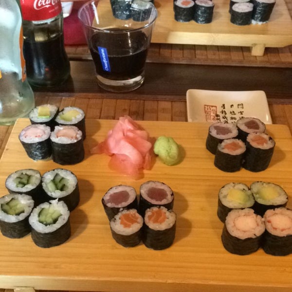 Foto diambil di Tokyo Sushi oleh Sofie C. pada 8/29/2016