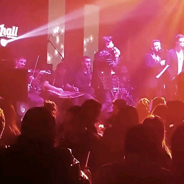 Foto diambil di SoHall Bistro &amp; Performans oleh çiğse_ pada 1/28/2017
