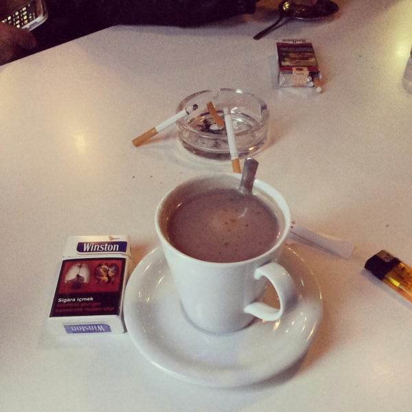 Снимок сделан в Osmanlı Kebap &amp; Caffė Latte пользователем TH E. 11/25/2014