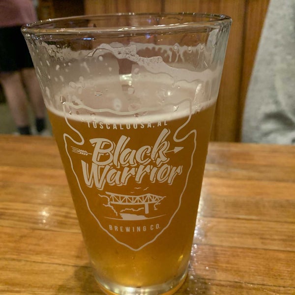 รูปภาพถ่ายที่ Black Warrior Brewing Company โดย Charles A. เมื่อ 4/23/2022