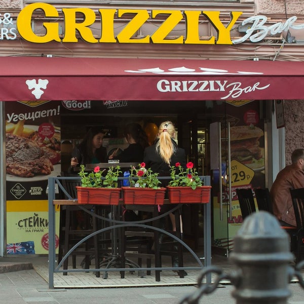 6/27/2014 tarihinde Grizzly Barziyaretçi tarafından Grizzly Bar'de çekilen fotoğraf