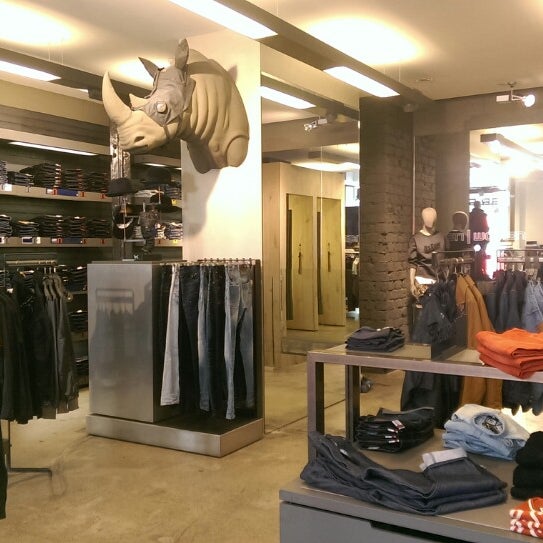 Raw store. G star магазин одежды. Raw store. Зелла магазин одежды в омске. Омск ул.