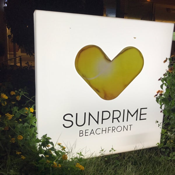 Das Foto wurde bei Sunprime Beachfront Hotel von Özgür A. am 8/28/2018 aufgenommen