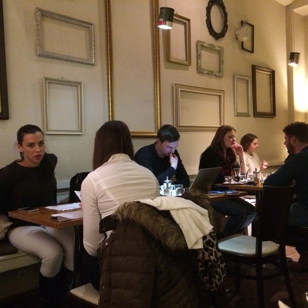 2/1/2017 tarihinde Will S.ziyaretçi tarafından Sicily café'de çekilen fotoğraf