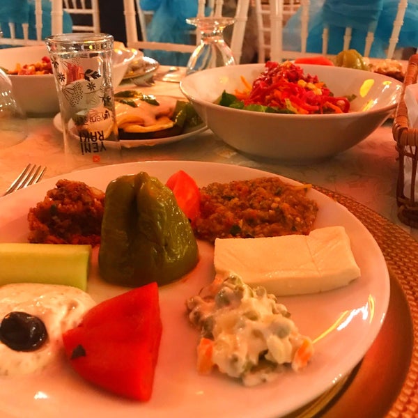Foto diambil di Altınkalp Restaurant Düğün Salonu oleh 〽️ pada 10/27/2018