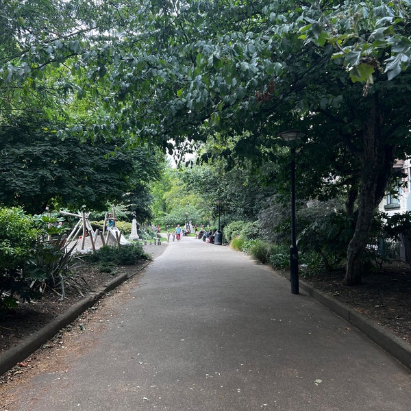 Photo taken at Victoria Embankment Gardens by Anusha on 7/21/2023