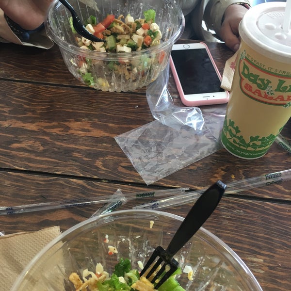 Photo taken at Day Light Salads by Marieli F. on 6/22/2016