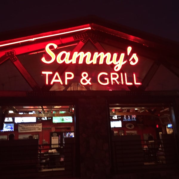 รูปภาพถ่ายที่ Sammy&#39;s Tap &amp; Grill โดย Truptesh M. เมื่อ 10/30/2016
