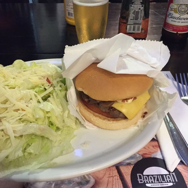 Foto tirada no(a) Brazilian American Burgers por Juarez P. em 3/12/2015