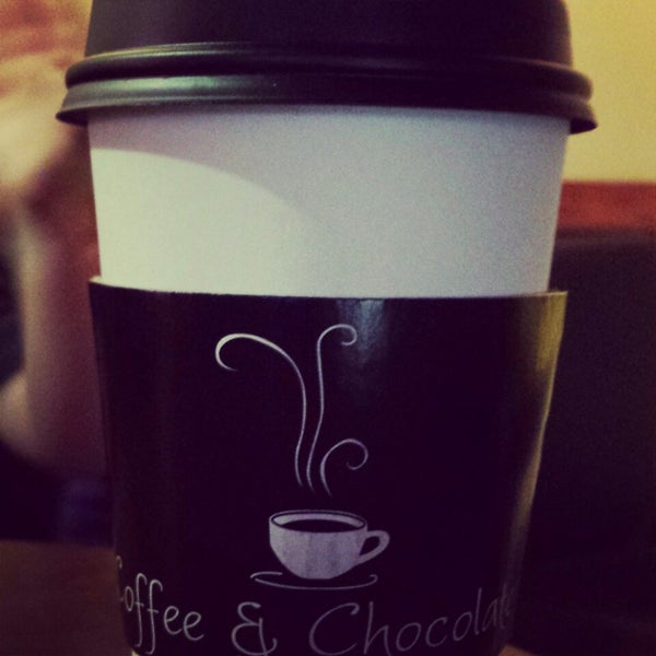 รูปภาพถ่ายที่ Coffee &amp; Chocolate โดย Megan C. เมื่อ 4/13/2014
