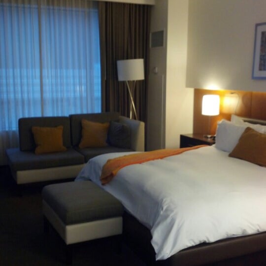 12/15/2012 tarihinde Deanna D.ziyaretçi tarafından Hotel Arista'de çekilen fotoğraf