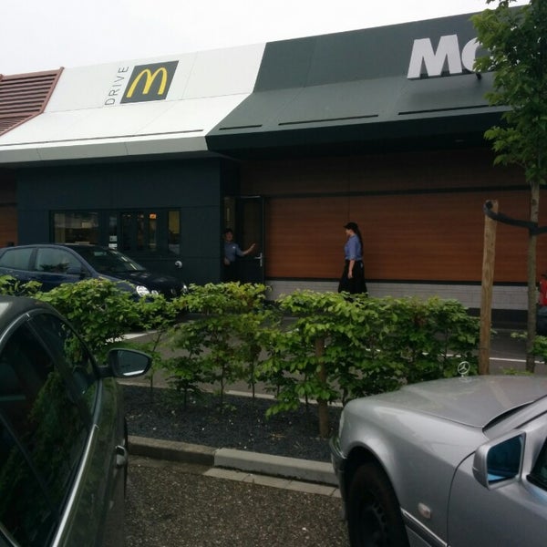 รูปภาพถ่ายที่ McDonald&#39;s โดย Arjan v. เมื่อ 4/27/2014