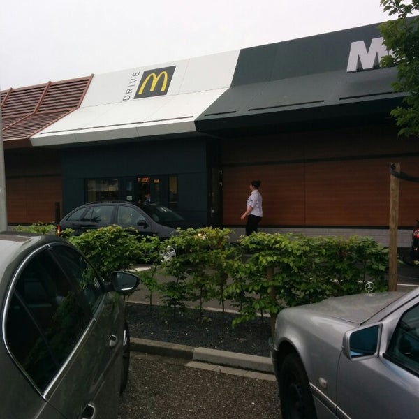 รูปภาพถ่ายที่ McDonald&#39;s โดย Arjan v. เมื่อ 4/27/2014
