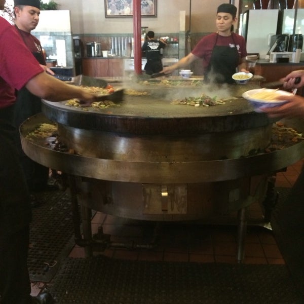 Foto scattata a Stir Fresh Mongolian Grill da Rachel il 7/18/2014