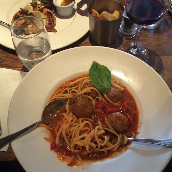 Photo taken at Toscana Italian Restaurant by Danilo F. on 1/25/2015