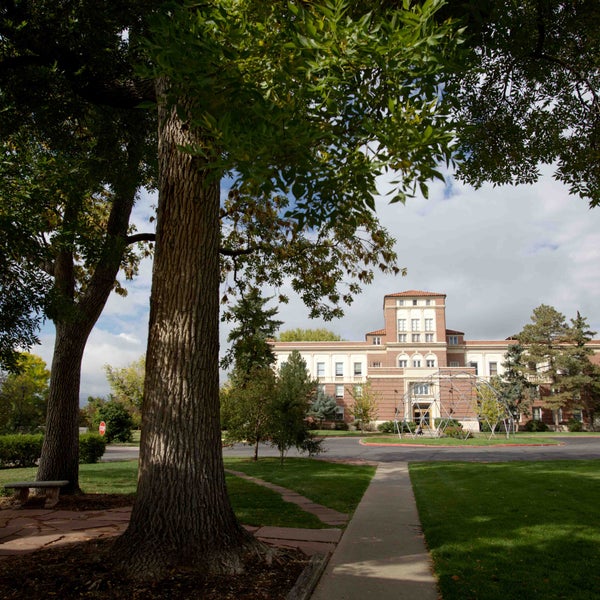 รูปภาพถ่ายที่ Rocky Mountain College of Art + Design โดย Rocky Mountain College of Art + Design เมื่อ 5/22/2014