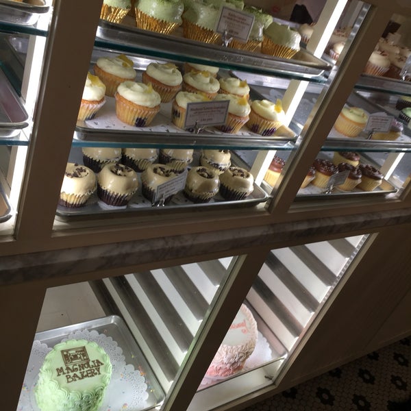 Photo taken at Magnolia Bakery by ellie on 5/15/2016
