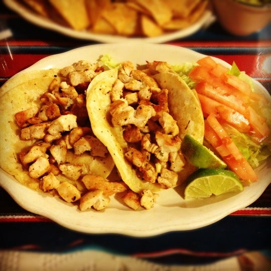Das Foto wurde bei Acapulco Restaurant von Suzanna am 9/22/2012 aufgenommen