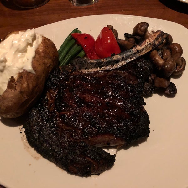 Photo taken at The Keg Steakhouse + Bar - Pointe Claire by Arben Ş. on 10/1/2018