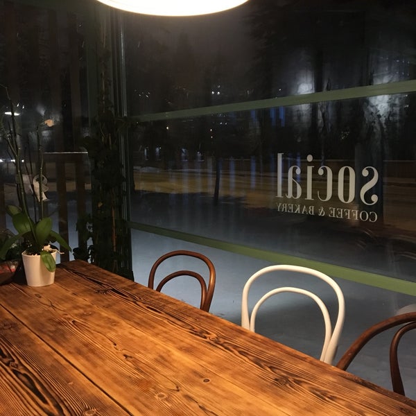 รูปภาพถ่ายที่ Social Coffee &amp; Bakery โดย Rüya C. เมื่อ 1/1/2019